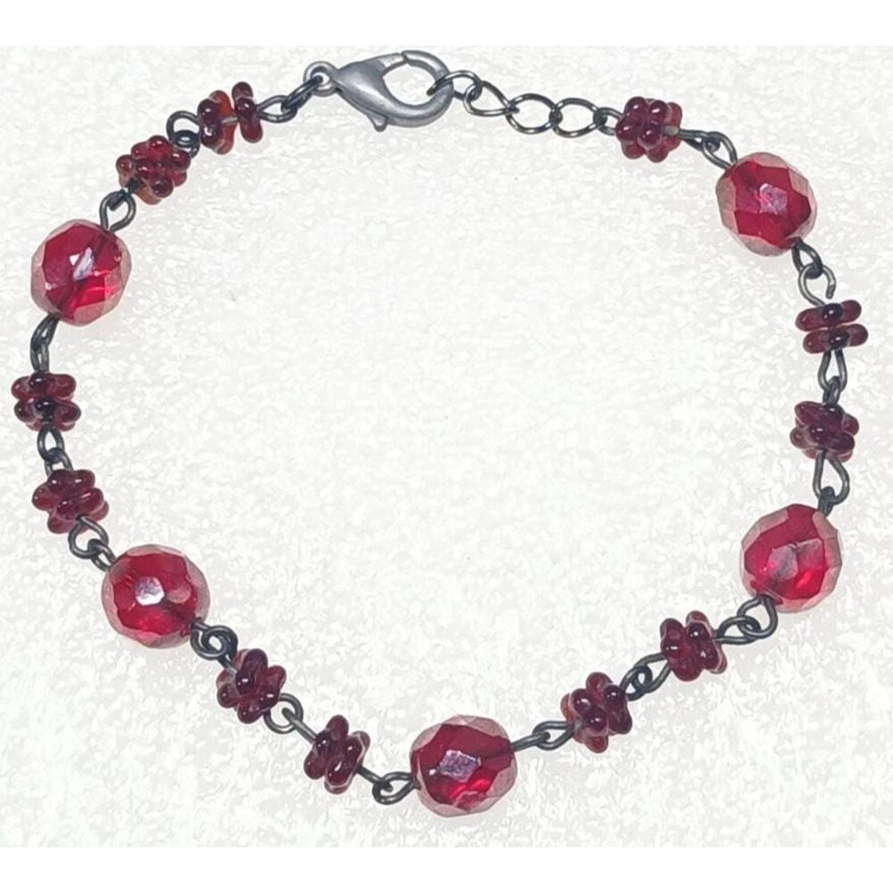 Black Tone Faceted Red Glass Chip Bead Bracelet